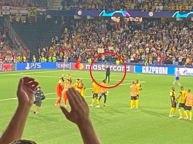 Ronaldo, Pogba bỏ mặc HLV Solskjaer sau trận thua Young Boys hình ảnh Ronaldo, Pogba bỏ mặc HLV Solskjaer sau trận thua Young Boys hình ảnh