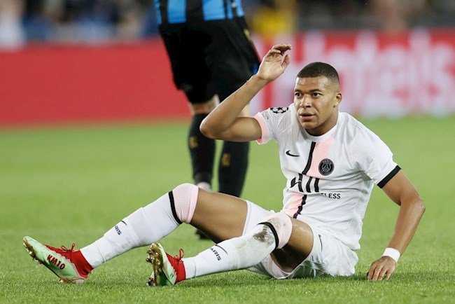Mbappe phải rời sân vào đầu hiệp 2 do chấn thương Mbappe phải rời sân vào đầu hiệp 2 do chấn thương