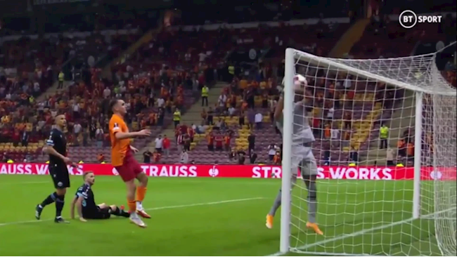 Tình huống thủ môn Lazio phản lưới nhà Tình huống thủ môn Lazio phản lưới nhà