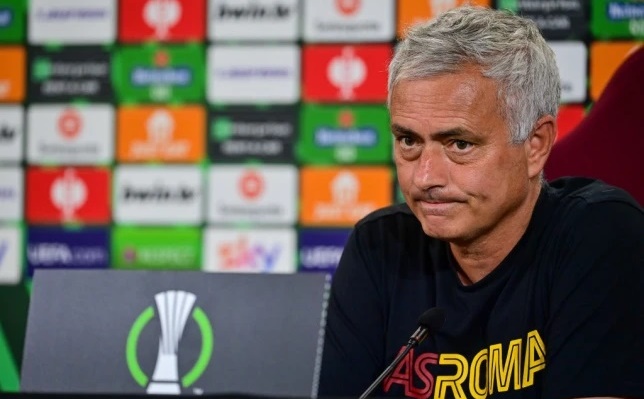 Roma thắng đậm ở cúp C3, Mourinho vẫn không hài lòng