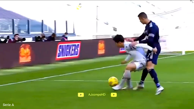 Takehiro Tomiyasu ngăn cản Cristiano Ronaldo