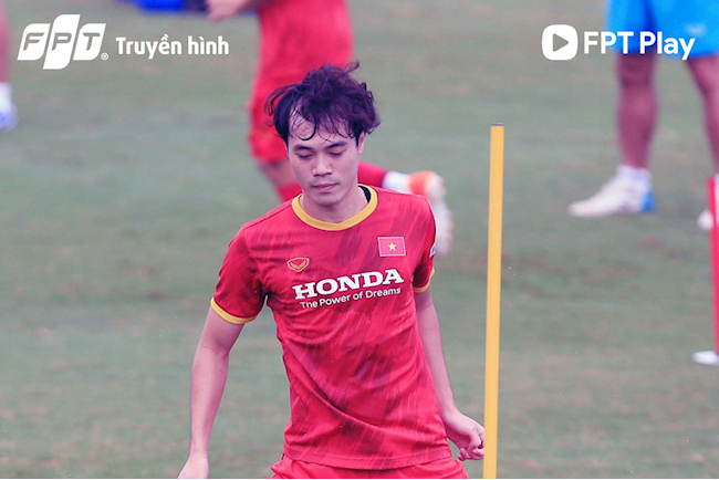 Làm mới hàng công, HLV Park Hang-Seo sẽ chọn Văn Toàn hay Văn Đức?