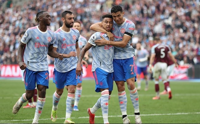 Hài hước: Lingard bị băng đảng Bồ Đào Nha bắt ăn mừng