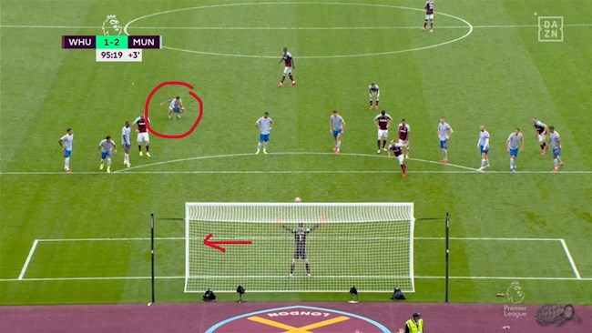 Ronaldo nhắc De Gea bắt penalty