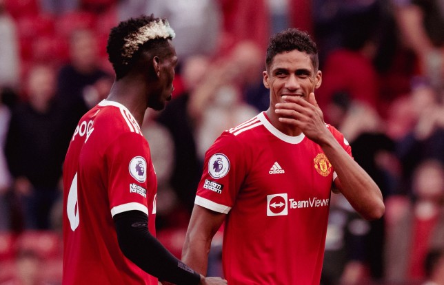 Raphael Varane thúc giục Paul Pogba ký hợp đồng mới với MU