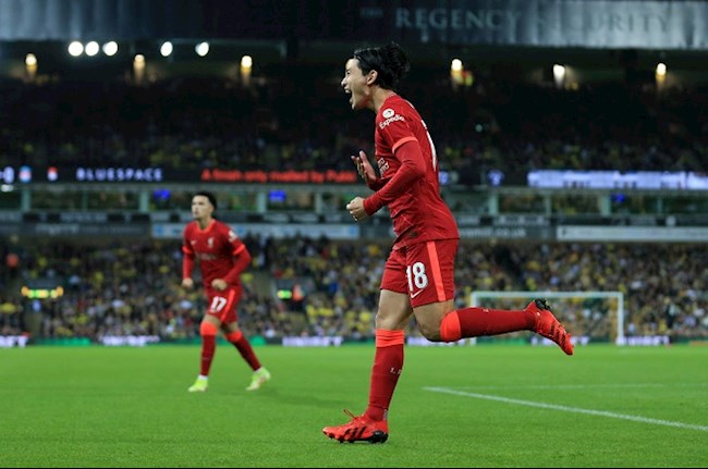 Takumi Minamino đi vào lịch sử Liverpool sau cú đúp vào lưới Norwich