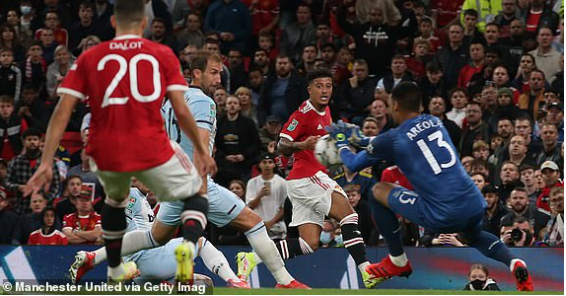 MU bất lực trong việc tìm được mành lưới West Ham