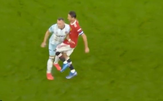 Matic thoát thẻ đỏ sau pha lên gối vào chỗ hiểm của cầu thủ West Ham