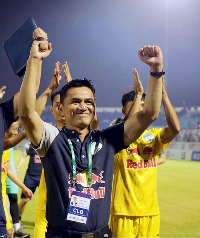 Kiatisuk lên tiếng sau khi V-League chính thức bị hủy hình ảnh