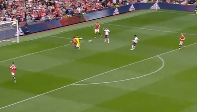 De Gea mắc sai lầm rồi cứu thua cho MU