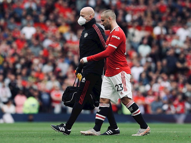Luke Shaw dính chấn thương