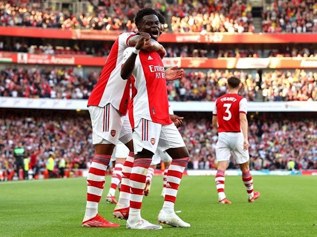 Smith Rowe và Bukayo Saka tỏa sáng rực rỡ Smith Rowe và Bukayo Saka tỏa sáng rực rỡ