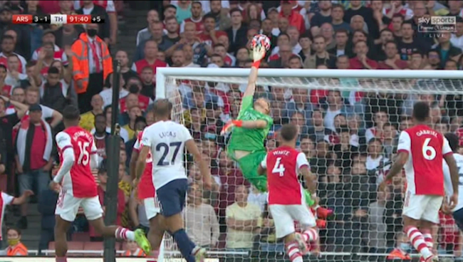 Tình huống cứu thua của Aaron Ramsdale