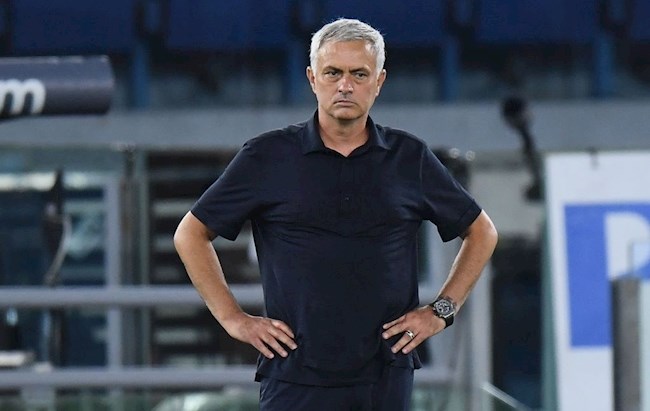 Thua đau Lazio, Jose Mourinho nổi cáu và quát tháo phóng viên