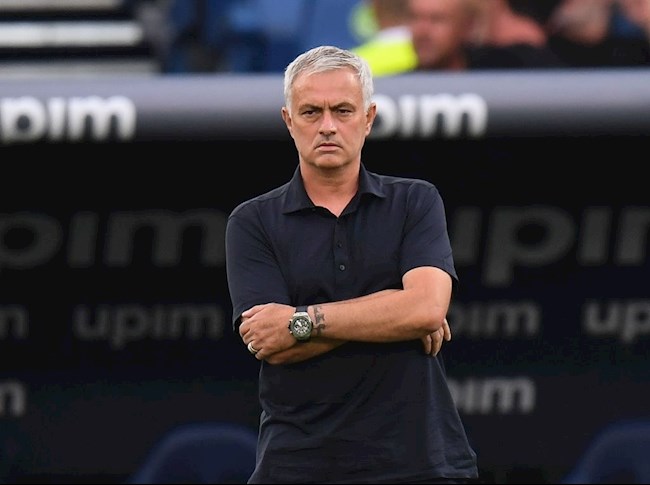 Jose Mourinho nổi cáu và quát tháo phóng viên hình ảnh