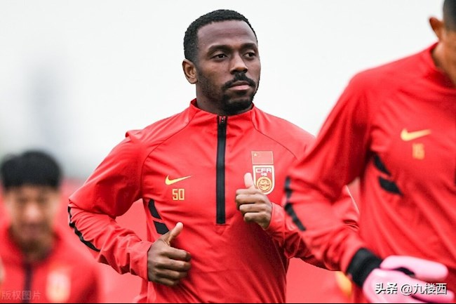 Tiền đạo Fernando đã sẵn sàng lên khoác áo ĐT Trung Quốc