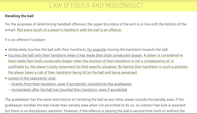 FIFA quy định rất rõ về các trường hợp để bóng chạm tay trong vòng cấm