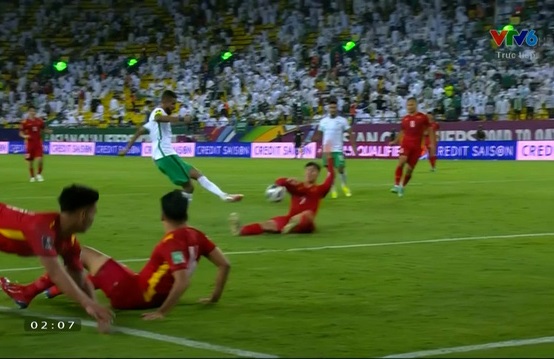 FIFA quy định thế nào về trường hợp bị thổi phạt đền của Duy Mạnh?