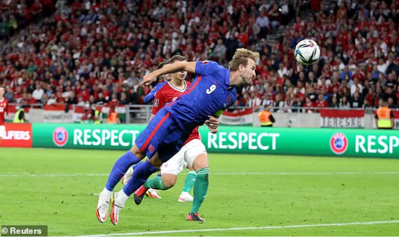 Tình huống Kane đánh đầu nâng tỷ số lên 2-0