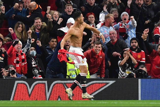 Ronaldo ghi bàn quyết định giúp MU đánh bại Villarreal 2-1 Ronaldo ghi bàn quyết định giúp MU đánh bại Villarreal 2-1
