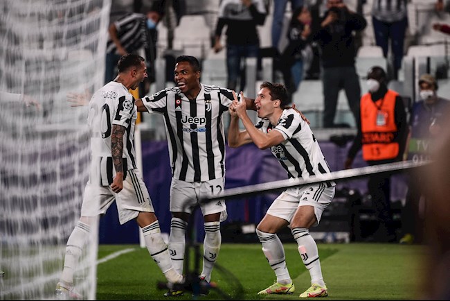 Juventus vươn lên dẫn bàn ngay đầu hiệp 2 Juventus vươn lên dẫn bàn ngay đầu hiệp 2