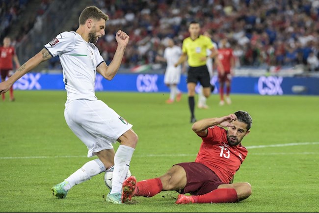 Tình huống dẫn đến quả 11m nhưng Jorginho thực hiện không thành công Tình huống dẫn đến quả 11m nhưng Jorginho thực hiện không thành công