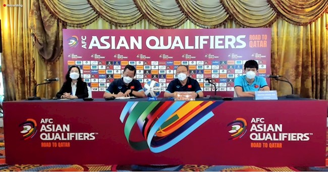 Họp báo Việt Nam vs Australia Họp báo Việt Nam vs Australia