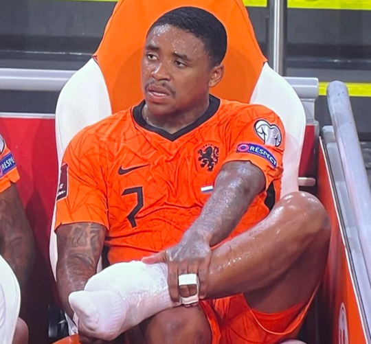 Steven Bergwijn dính chấn thương