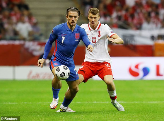 Trận đấu diễn ra sôi nổi ngay từ đầu Trận đấu diễn ra sôi nổi ngay từ đầu