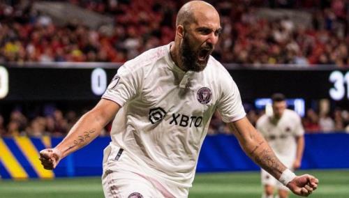 Higuain bị đối thủ chê thậm tệ vì thái độ thi đấu 1 Higuain bị đối thủ chê thậm tệ vì thái độ thi đấu 1