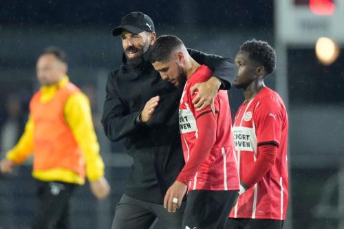 Ruud van Nistelrooy chuẩn bị dẫn dắt đội bóng cũ 1 Ruud van Nistelrooy chuẩn bị dẫn dắt đội bóng cũ 1