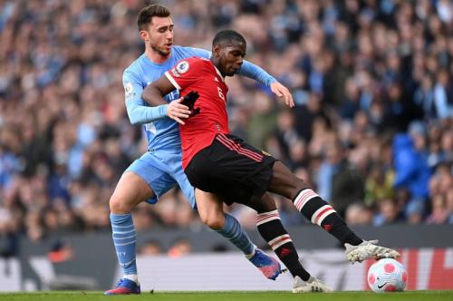 Hậu vệ Man City cà khịa thành tích nghèo nàn của MU 1