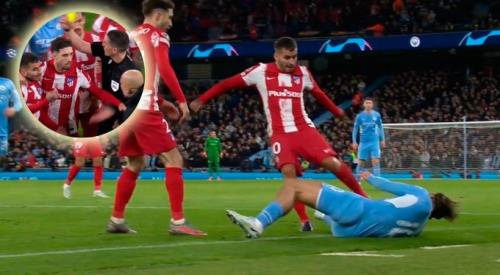 Hành động xấu xí của cầu thủ Atletico Madrid với Jack Grealish 1