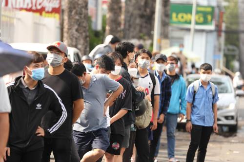 Người hâm mộ háo hức mua vé xem HAGL đá AFC Champions League 4 Người hâm mộ háo hức mua vé xem HAGL đá AFC Champions League 4