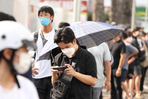 Người hâm mộ háo hức mua vé xem HAGL đá AFC Champions League 5 Người hâm mộ háo hức mua vé xem HAGL đá AFC Champions League 5