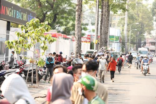 Người hâm mộ háo hức mua vé xem HAGL đá AFC Champions League 6 Người hâm mộ háo hức mua vé xem HAGL đá AFC Champions League 6
