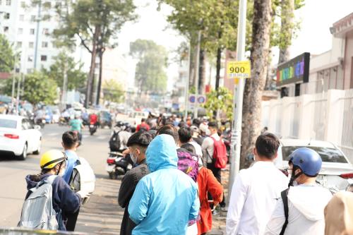 Người hâm mộ háo hức mua vé xem HAGL đá AFC Champions League 1 Người hâm mộ háo hức mua vé xem HAGL đá AFC Champions League 1