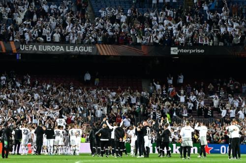 Barca gặp sự cố với CĐV khách trong trận thua Frankfurt 1