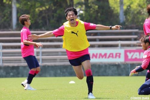 Văn Lâm rạng rỡ bên cựu sao MU trong buổi tập của Cerezo Osaka 2