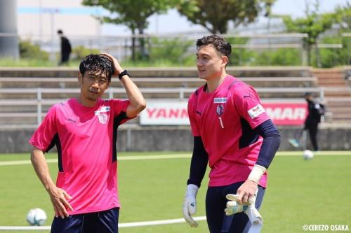 Văn Lâm rạng rỡ bên cựu sao MU trong buổi tập của Cerezo Osaka 1