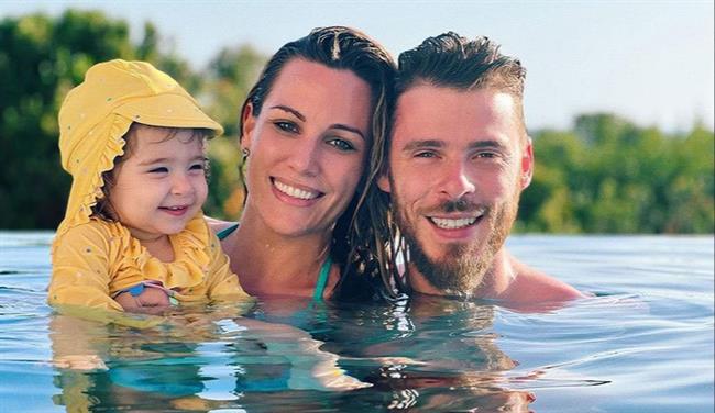 De Gea bên vợ sắp cưới và con gái De Gea ben vo sap cuoi va con gai