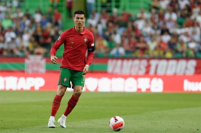 Hành động 10 điểm của Ronaldo với cậu bé nhặt bóng 1