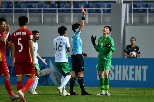 CĐV Việt Nam tấn công trọng tài sau trận thua trước U23 Saudi 1