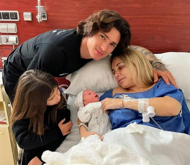 Ngắm nhan sắc bạn gái Darwin Nunez 8