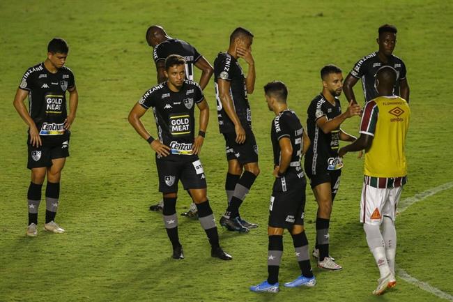 CĐV tràn vào trụ sở CLB Botafogo để phản đối đội bóng 1 CĐV tràn vào trụ sở CLB Botafogo để phản đối đội bóng 1