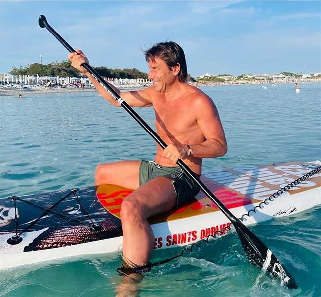 Antonio Conte rạng rỡ bên vợ và con gái 2 Antonio Conte rạng rỡ bên vợ và con gái 2