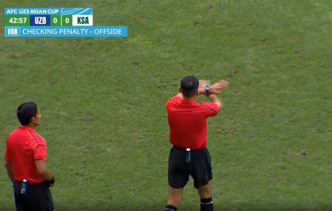 VAR xuất hiện, U23 Uzbekistan thoát 11m trong trận chung kết U23 châu Á 2022