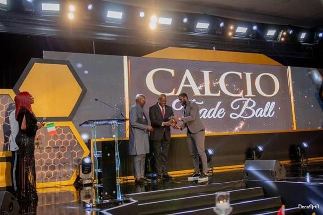 Tân binh Barca nhận giải cầu thủ Serie A xuất sắc nhất châu Phi 1