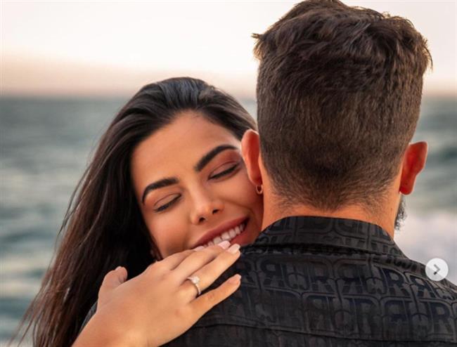 Alex Telles cầu hôn bạn gái cực phẩm