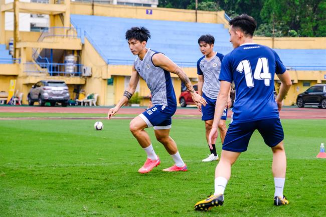 Văn Hậu báo tin mừng tới người hâm mộ